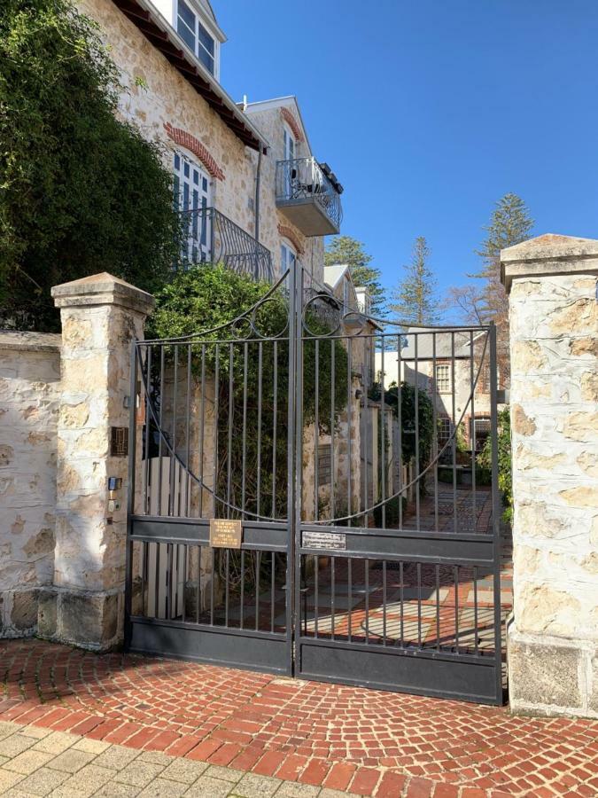 Fremantle Port Mill Bed & Breakfast - Unique Accommodation Bagian luar foto